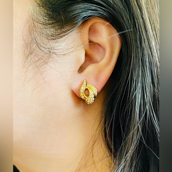 Authentic Christian Dior Rhinestones Gold tone clip earring - Picture 11 of 11